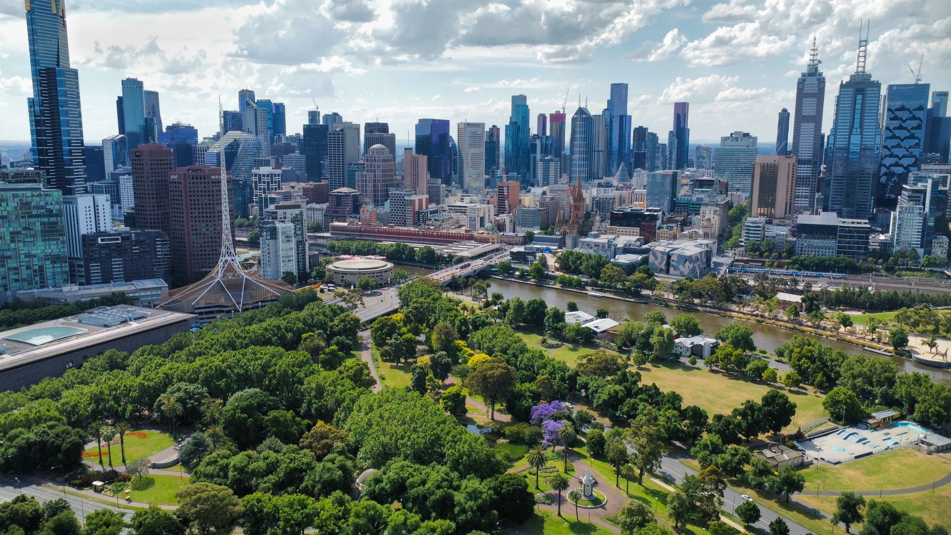 The skyline of Melbourne at a cloudy day, seen from above